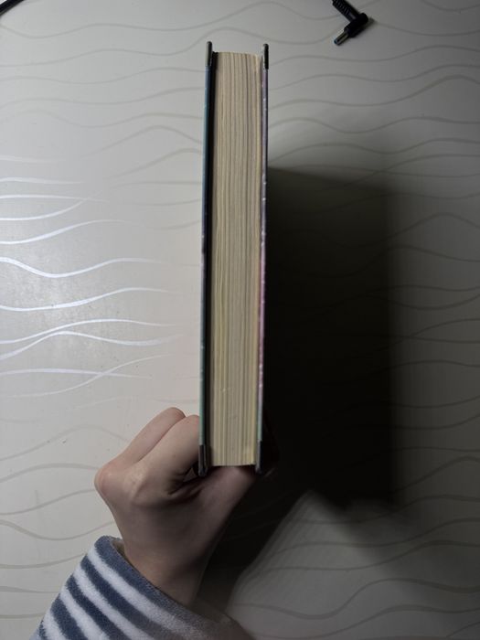 Книга Тисяча памʼятних поцілунків