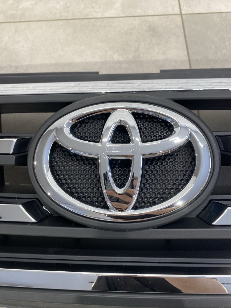 Решітка на Land Cruiser Prado 150