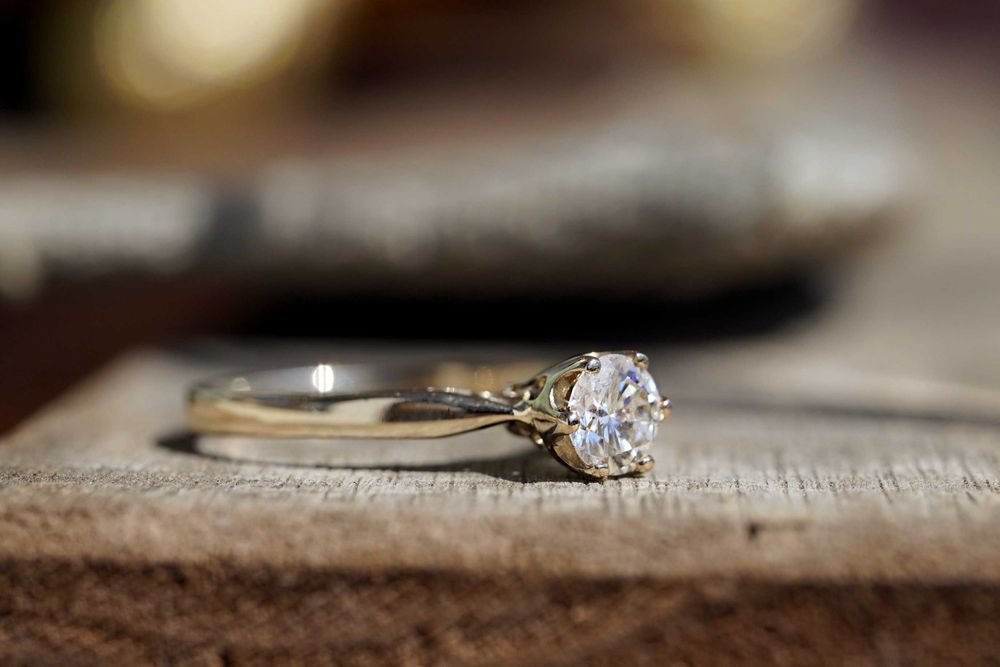Złoty pierścionek z brylantem 0.49ct