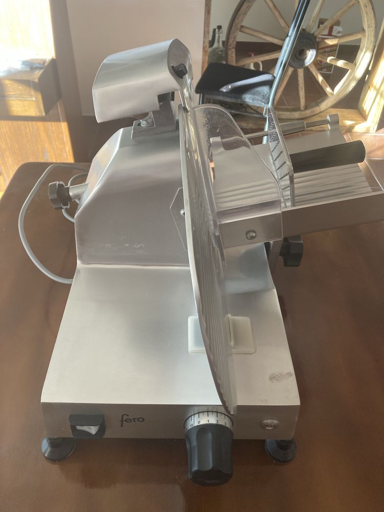Máquina de cortar charcutaria Fero