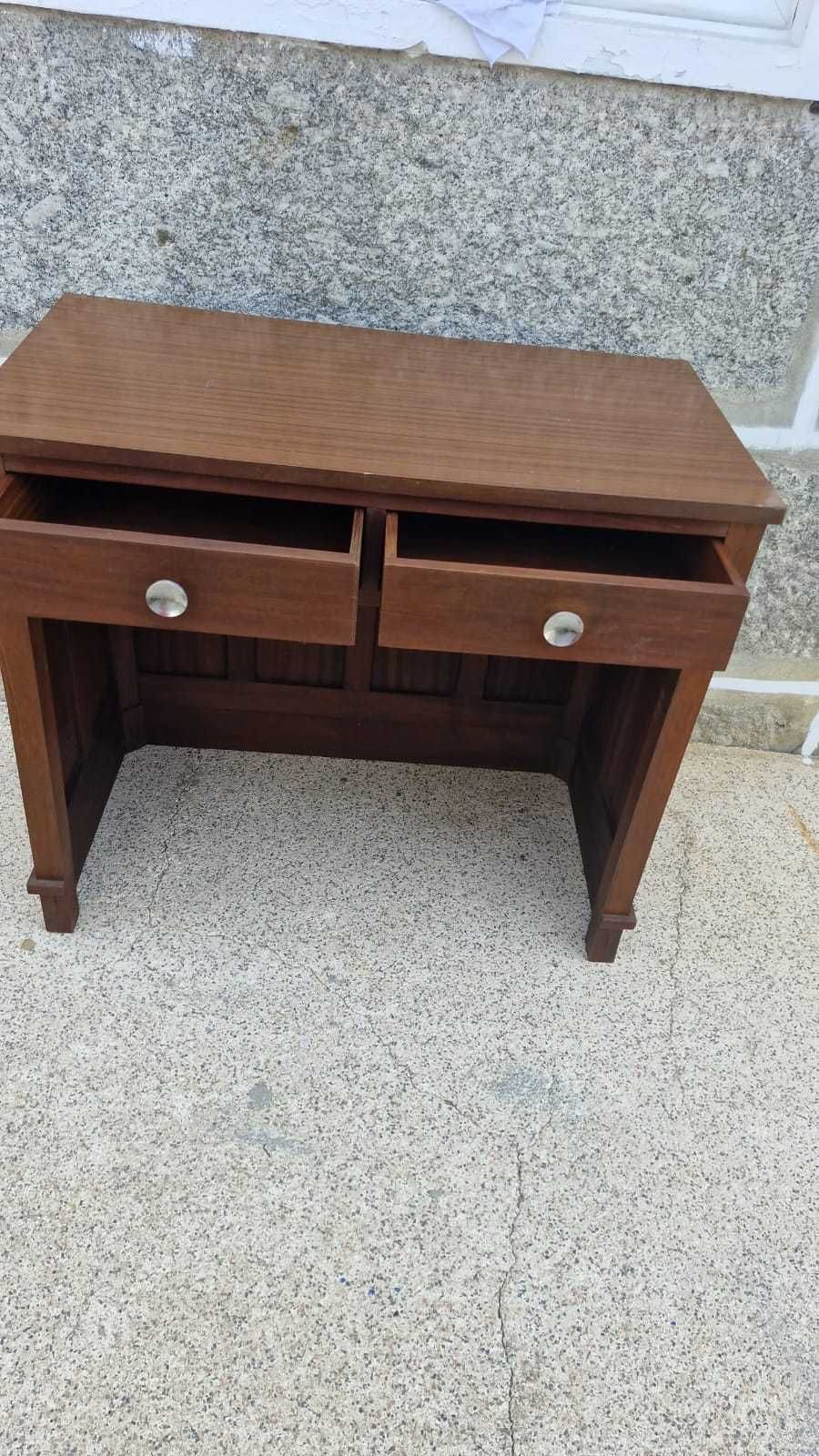 Secretaria em madeira