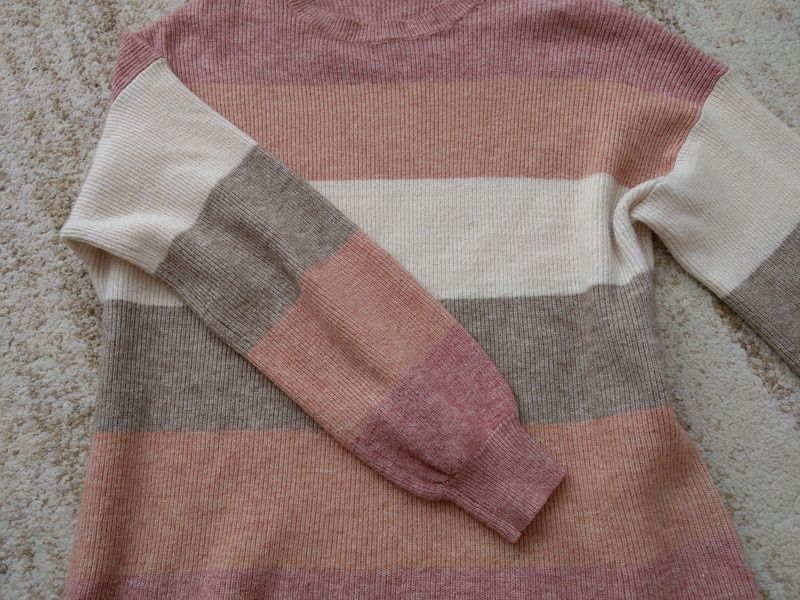 Piękny mięciutki sweter only w bloki kolorów S