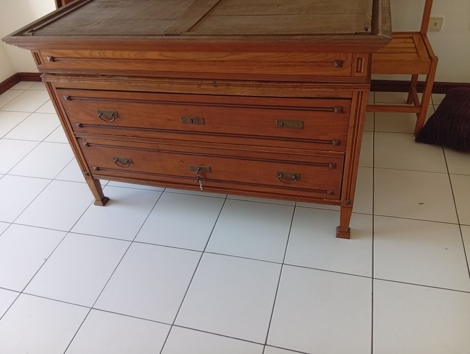 Guarda Roupa em nogueira maciça
