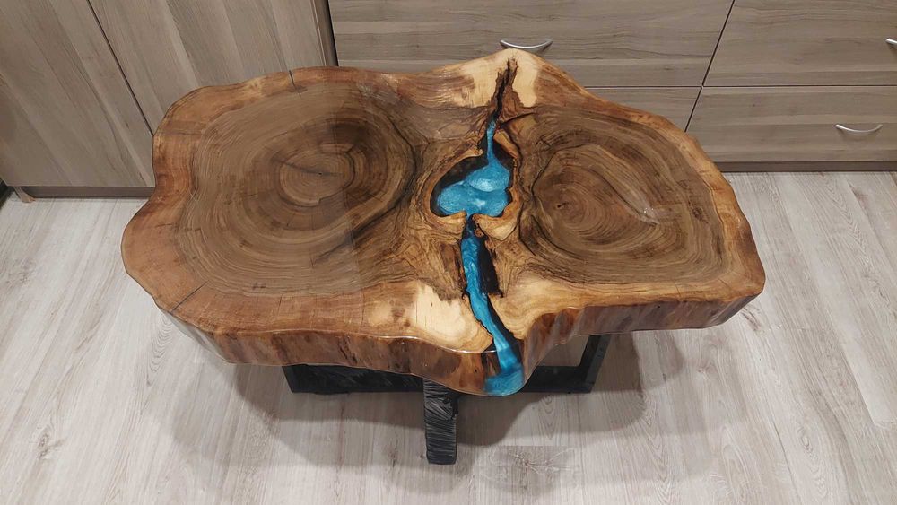 Stół z żywicą, stolik kawowy z żywicą, orzech włoski, loft, live edge