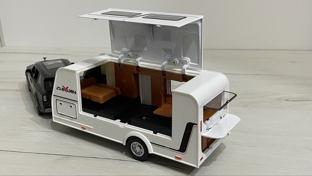 Rolls Royce Cullinan 1:32 машинка іграшка колекційна модель трейлер