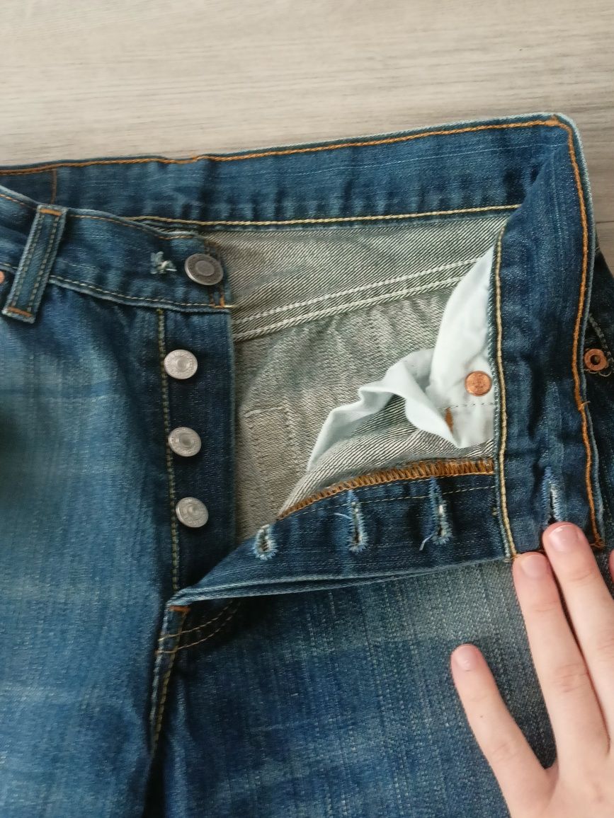 dżinsy jeansy vintage Levis z haftkami alternative grunge