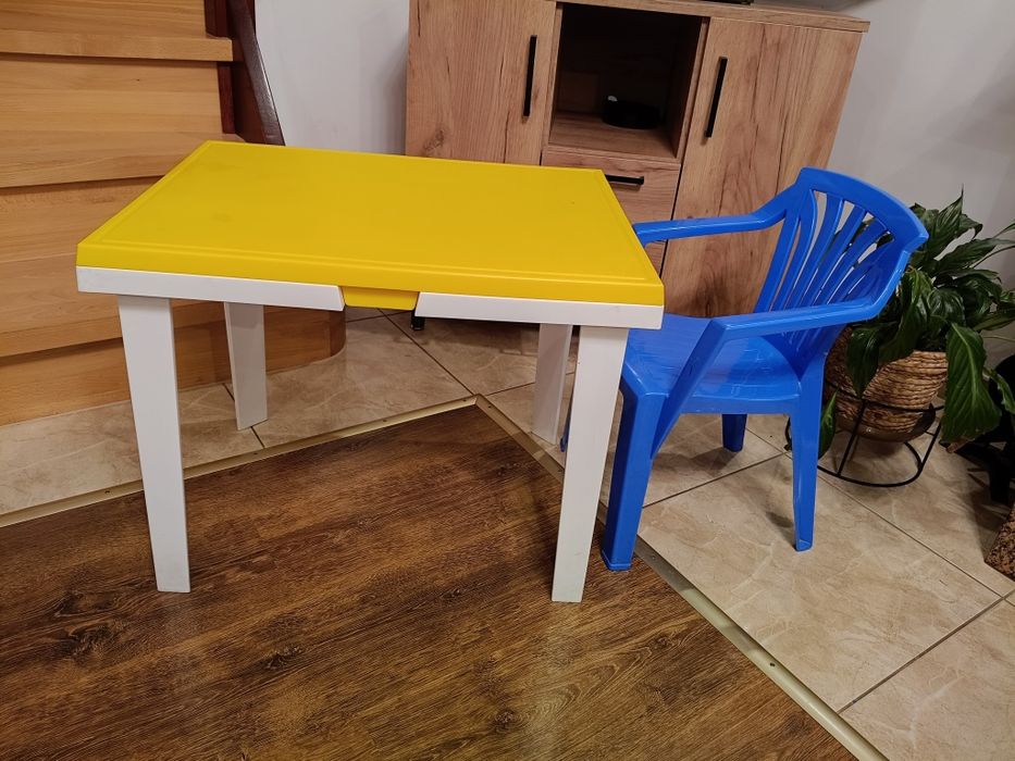 Stolik dla dzieci plastikowy, stoliczek, chłopca, dziewczynki, krzeseł