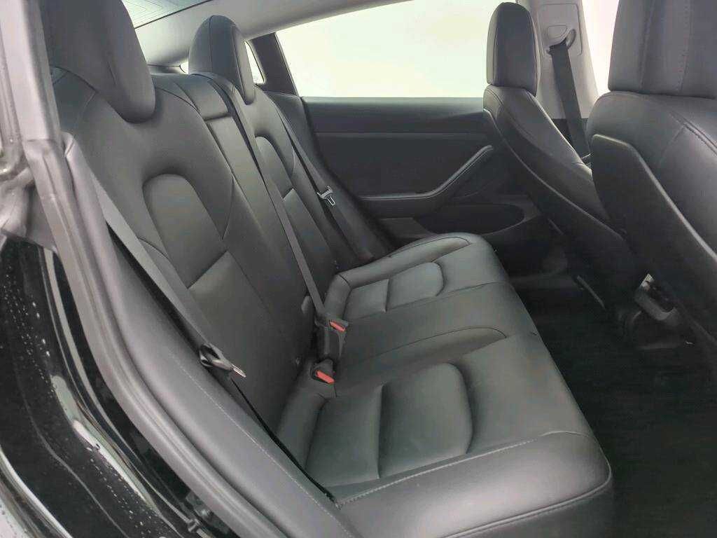 Tesla model 3 Standar Range  em bom estado geral com 107000km