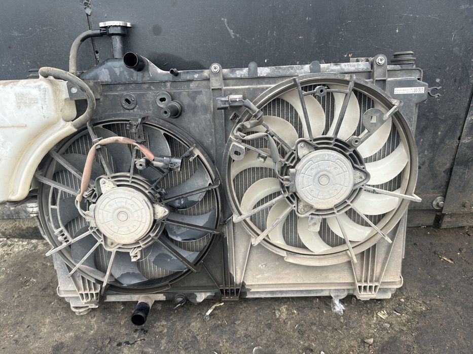 Радіатор кондиціонера води вентилятор Mitsubishi Outlander 2.2d 12-21