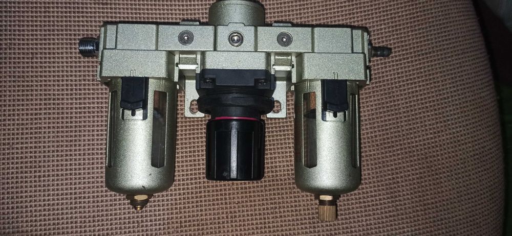 Фильтр влагоотделитель с редуктором давления