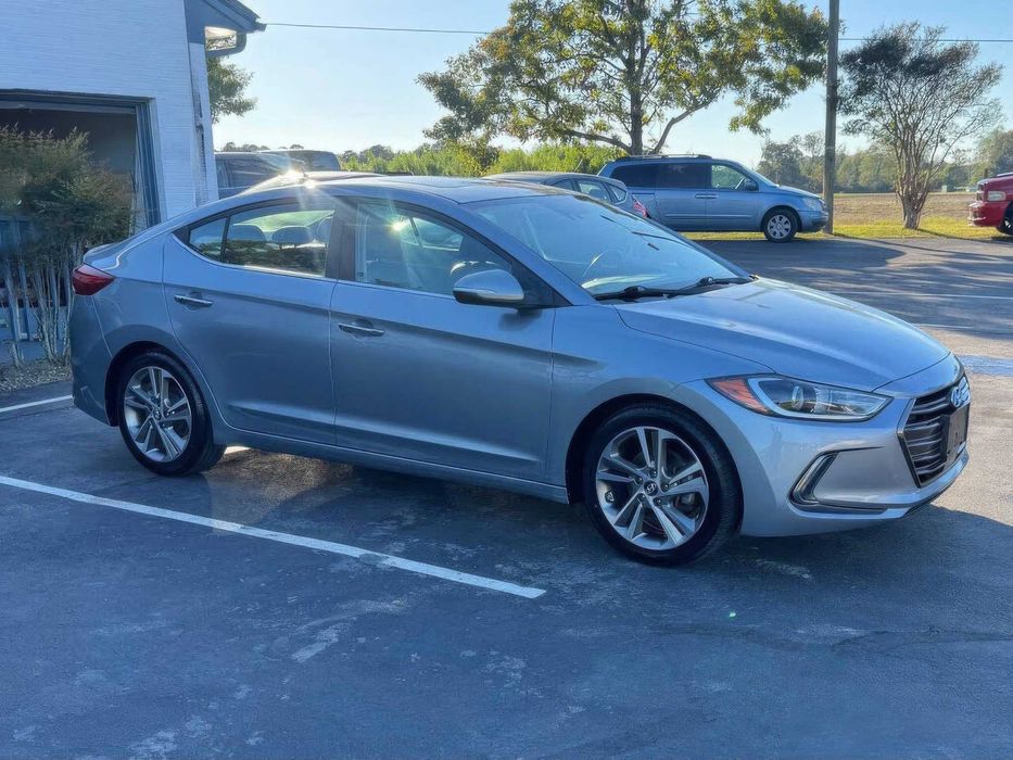 Hyundai Elantra Limited      2017