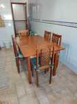 Mesa de refeições em pinho mel