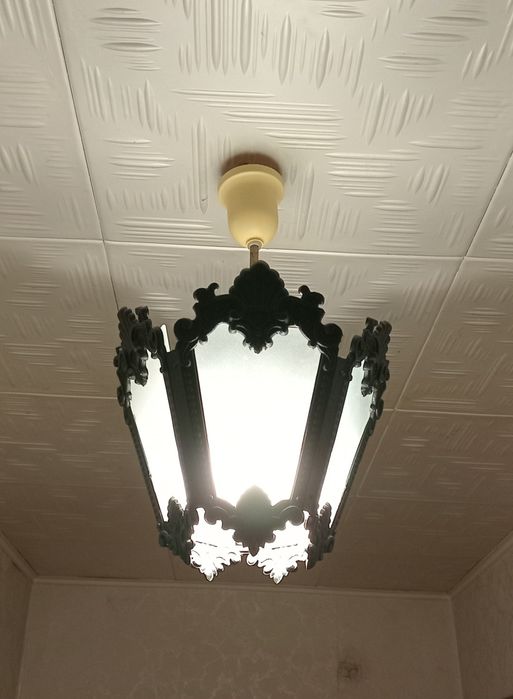 Люстра ( пластик стекло)