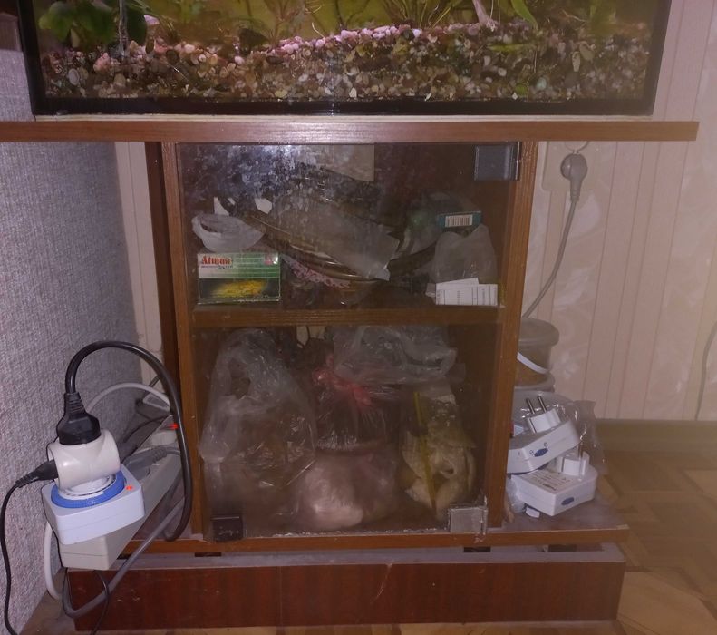 Аквариум 90 л с подсветкой, грунтом, подставкой под компрессор