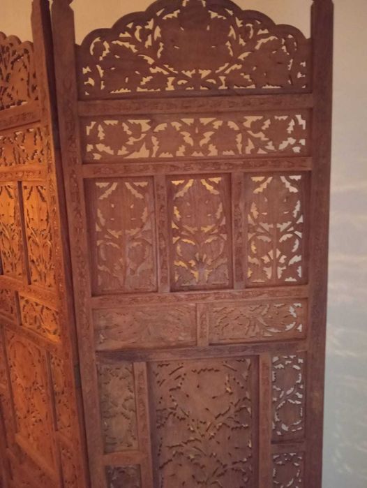 Biombo madeira Teka - trabalhado à mão