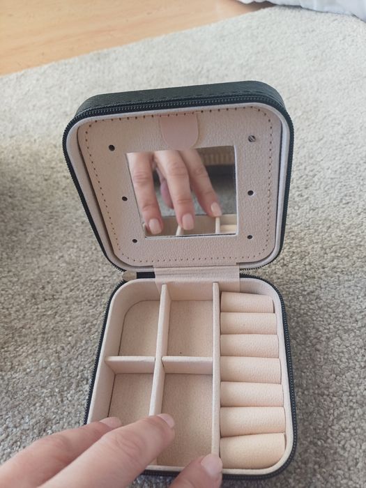 Guarda joias preto c/ divisória espelho