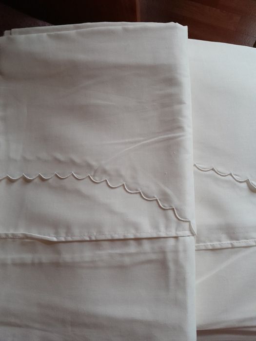 Підодіяльник з білого полотнао