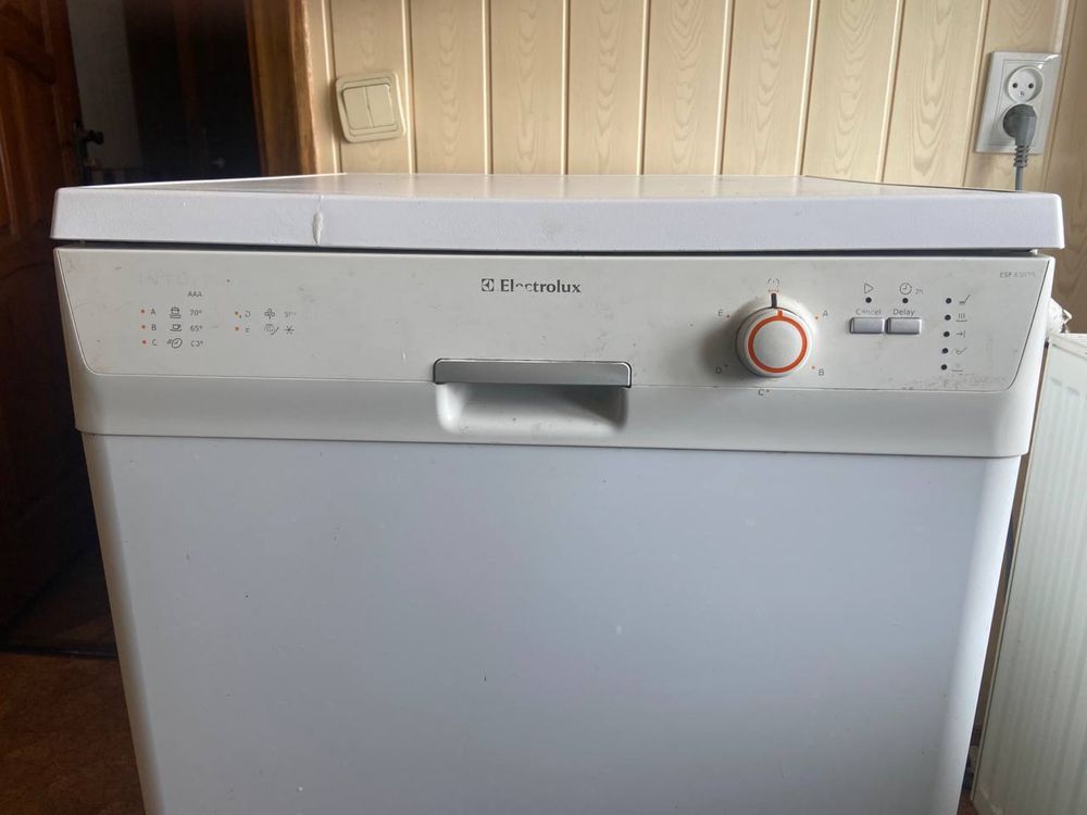 Посудомийка Electrolux ESF 63020 (на запчастини або під ремонт)