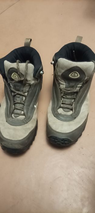 Берцы три пары..