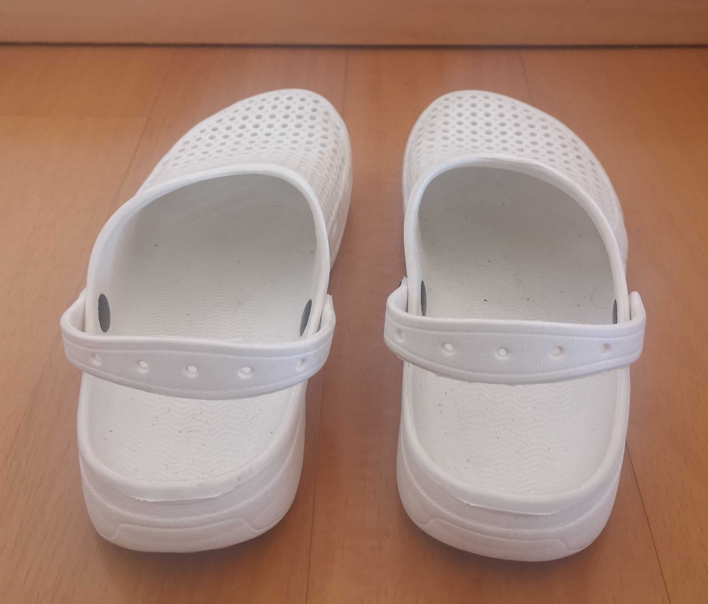 Crocs brancas - Tamanho 44