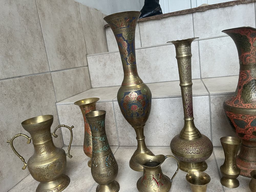 Антикварні вироби, вази, кувшини, підсвічники