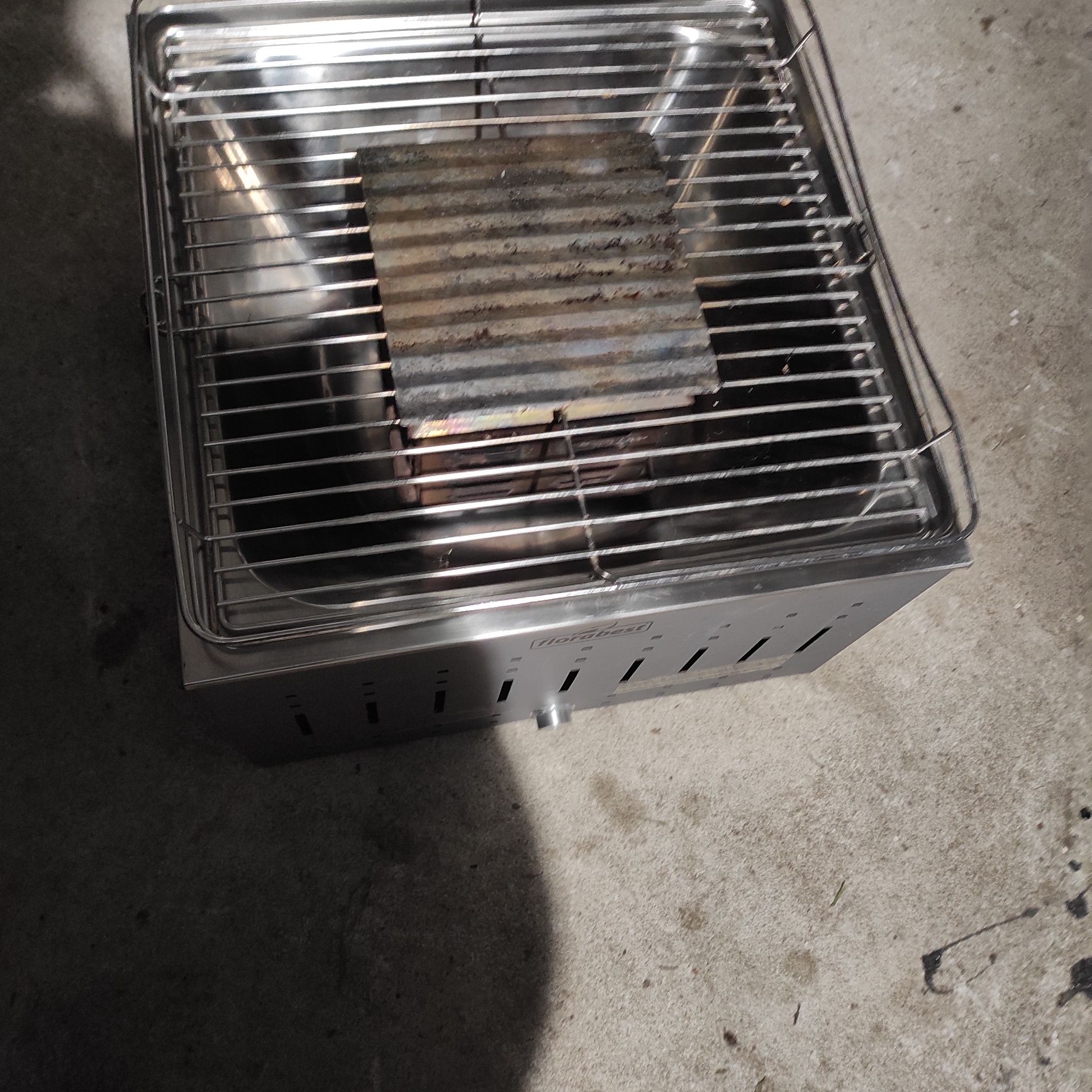Opiekacz grill do smażenia kiełbasek
