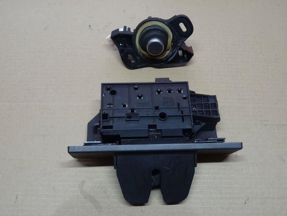 OPEL VECTRA C GTS HB SEDAN ZAMEK KLAPY BAGAŻNIKA RYGIEL PRZYCISK