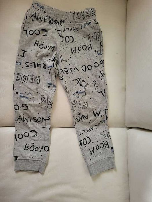 Spodnie dresowe w rozm. 122