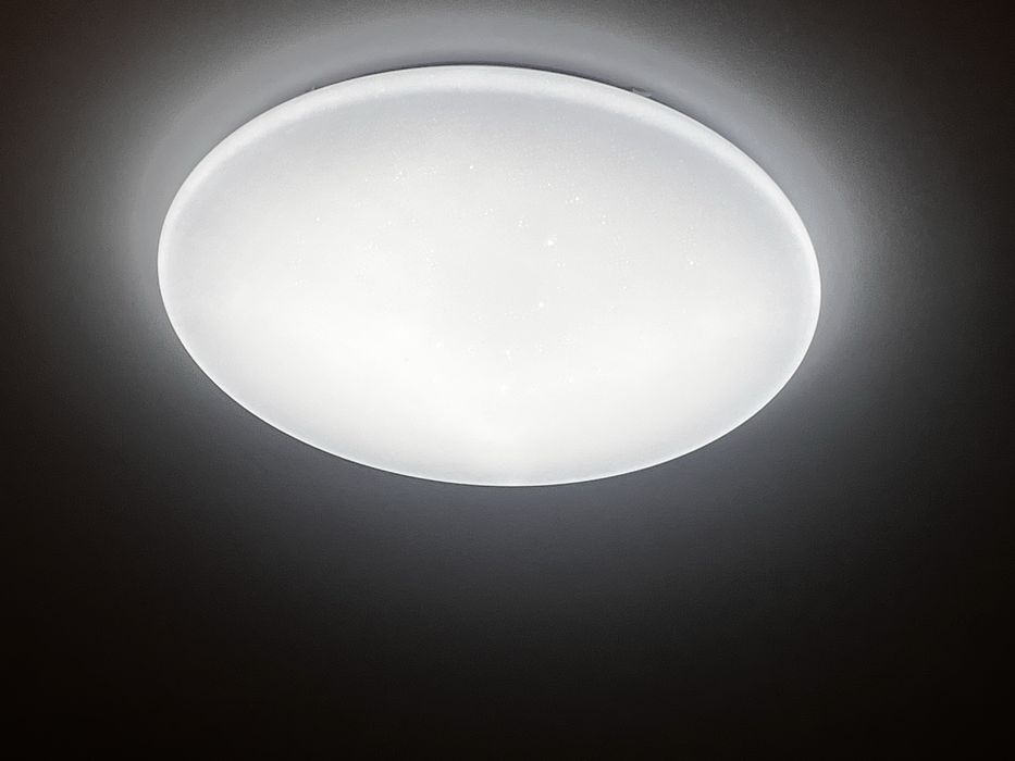 Duża lampa sufitowa