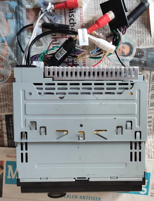 Автомагнітола Clarion CZ202EG