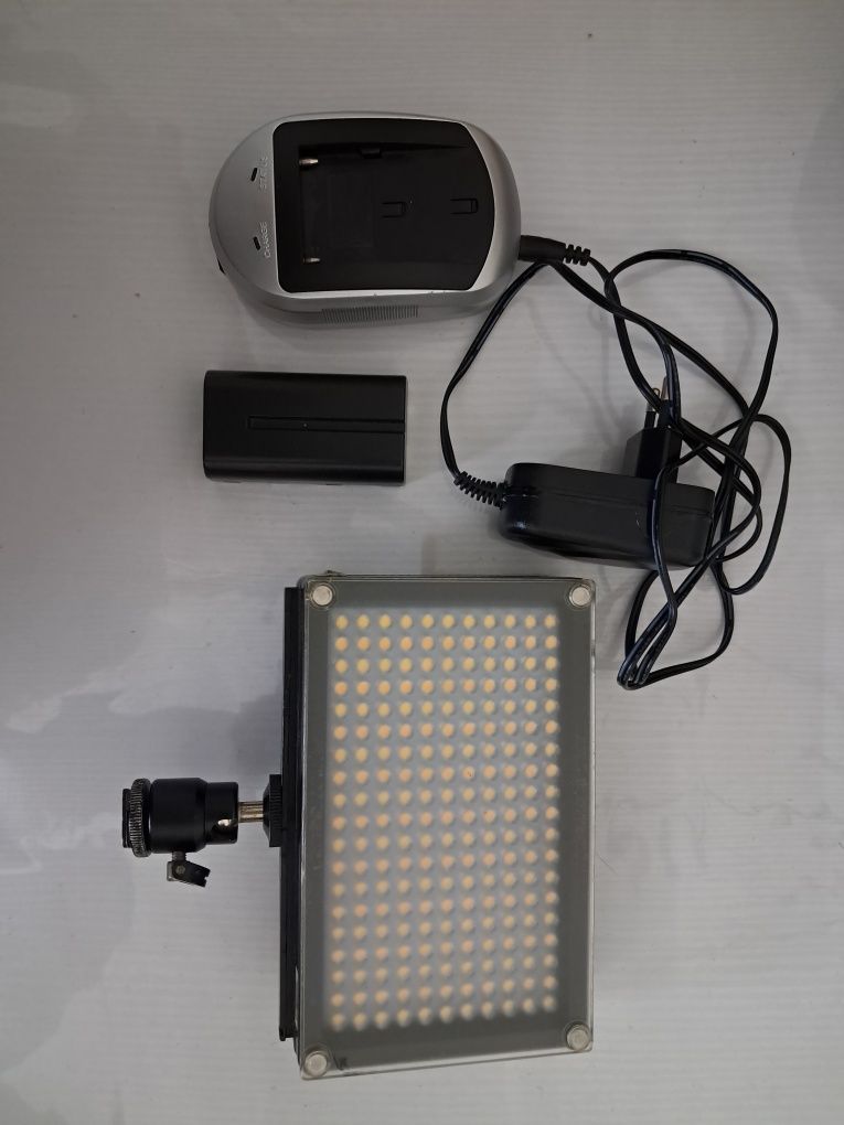 Накамерне світло Fotodiox led209as