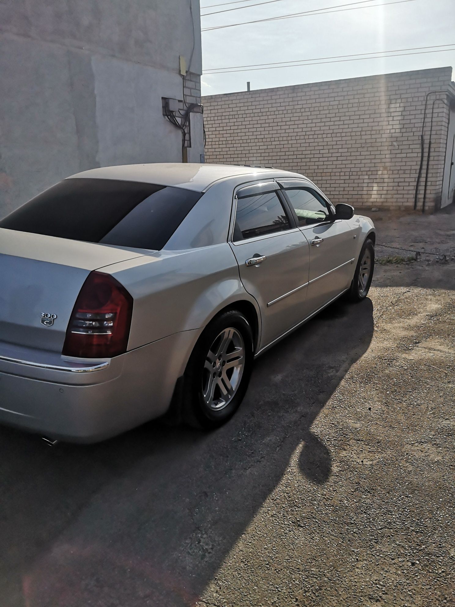 Chrysler 300c 5.7 hemi 2005 год. ГАЗ.