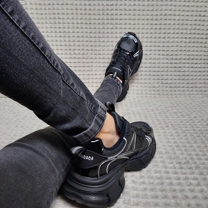 Продам кроссовки женские кожа на флисе