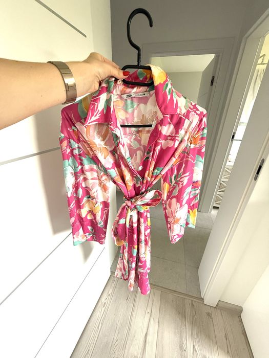 Koszulowa sukienka Zara w kwiaty  wiazana w pasie pasek xs/s