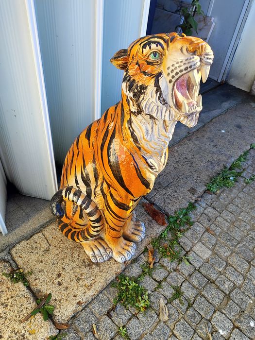 Tigre em porcelana