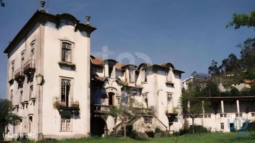 Prédio em Louredo de 380,00 m2