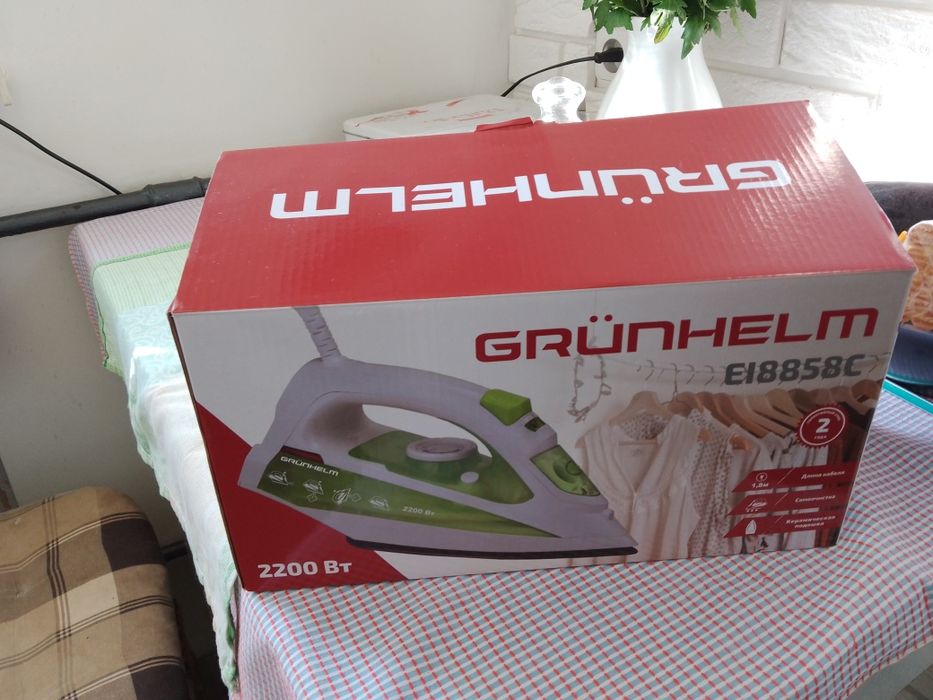 Утюг Grunhelm E18858C