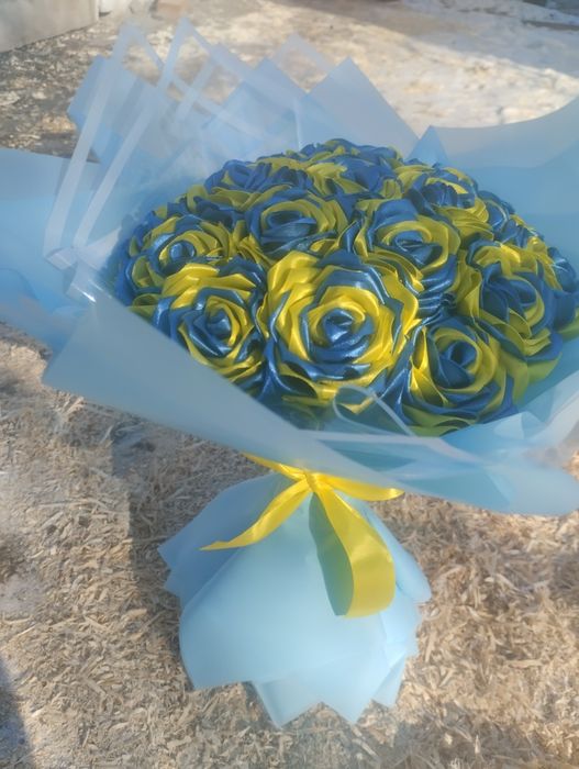 Троянди з атласної стрічки