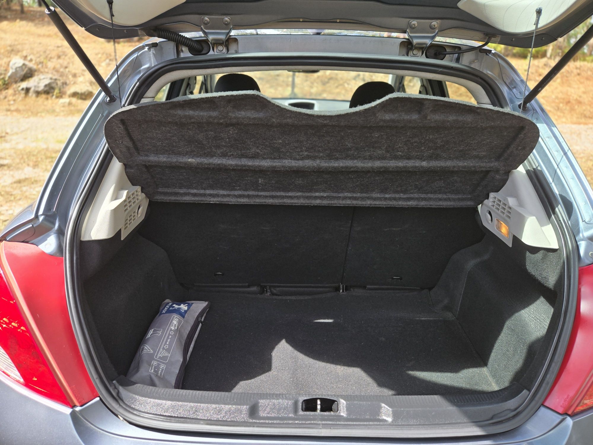 Carro completo em excelente estado revisado sem nada a apontar