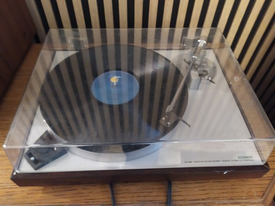 Gramofon Luxman PD 284
