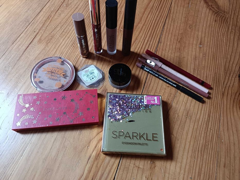 Zestaw kosmetyków kolorowych