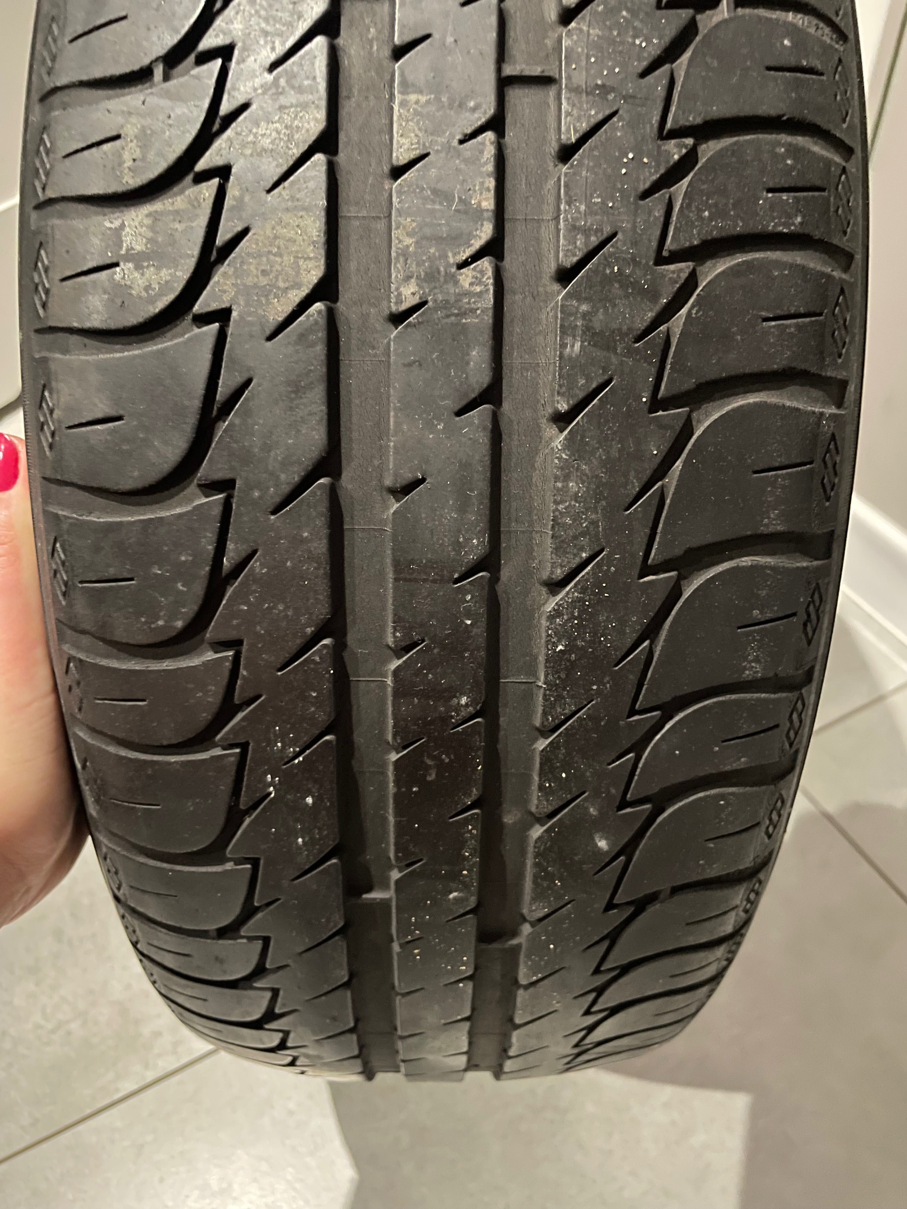 Opona 205/55R16 bez felgi