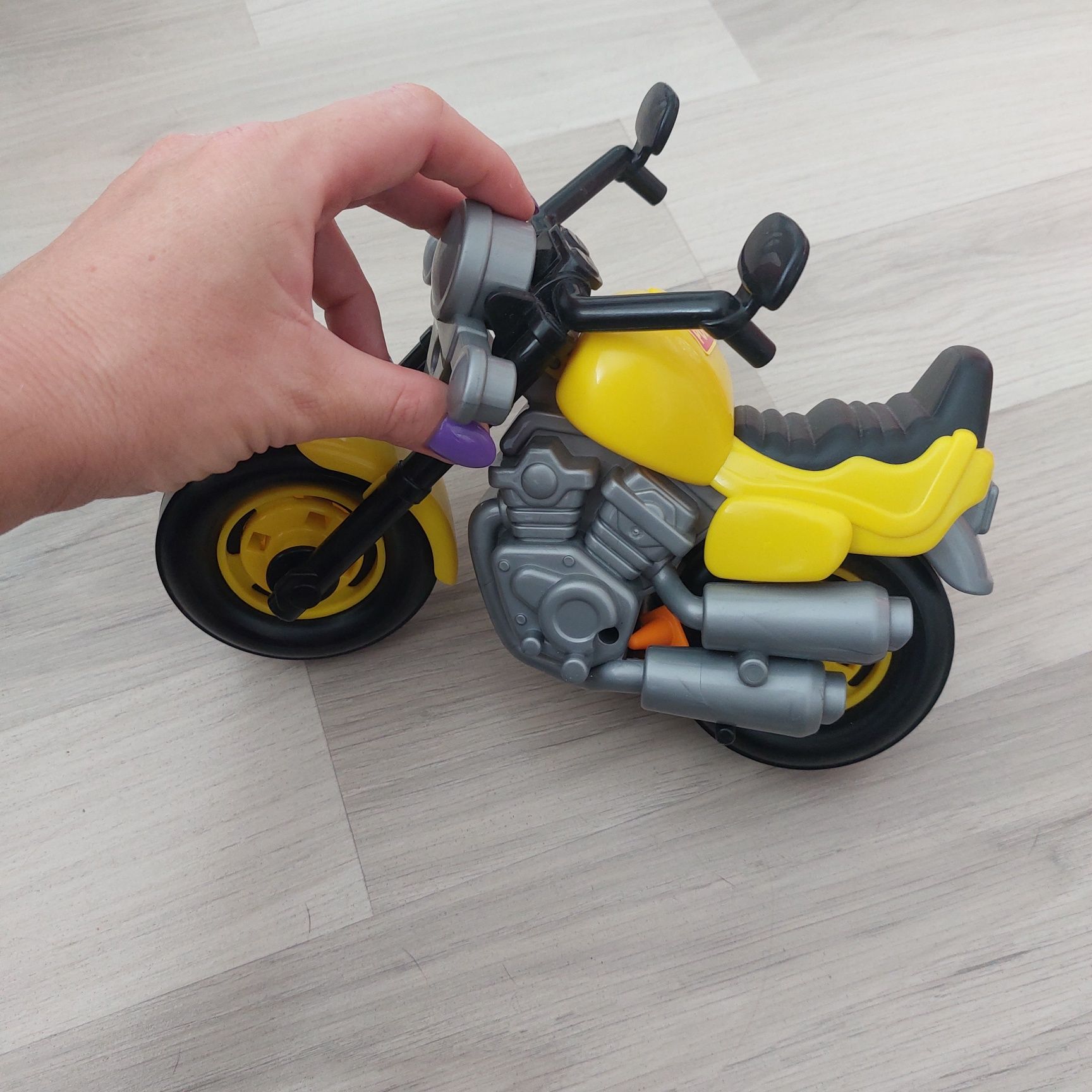 Duży motor zabawka