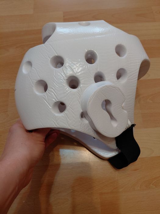 Шолом з ліцензією WKF для карате adidas розмір М