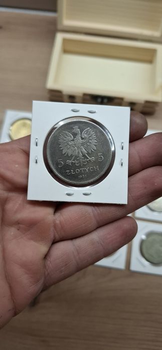 Zestaw 12 monet w pudełeczku