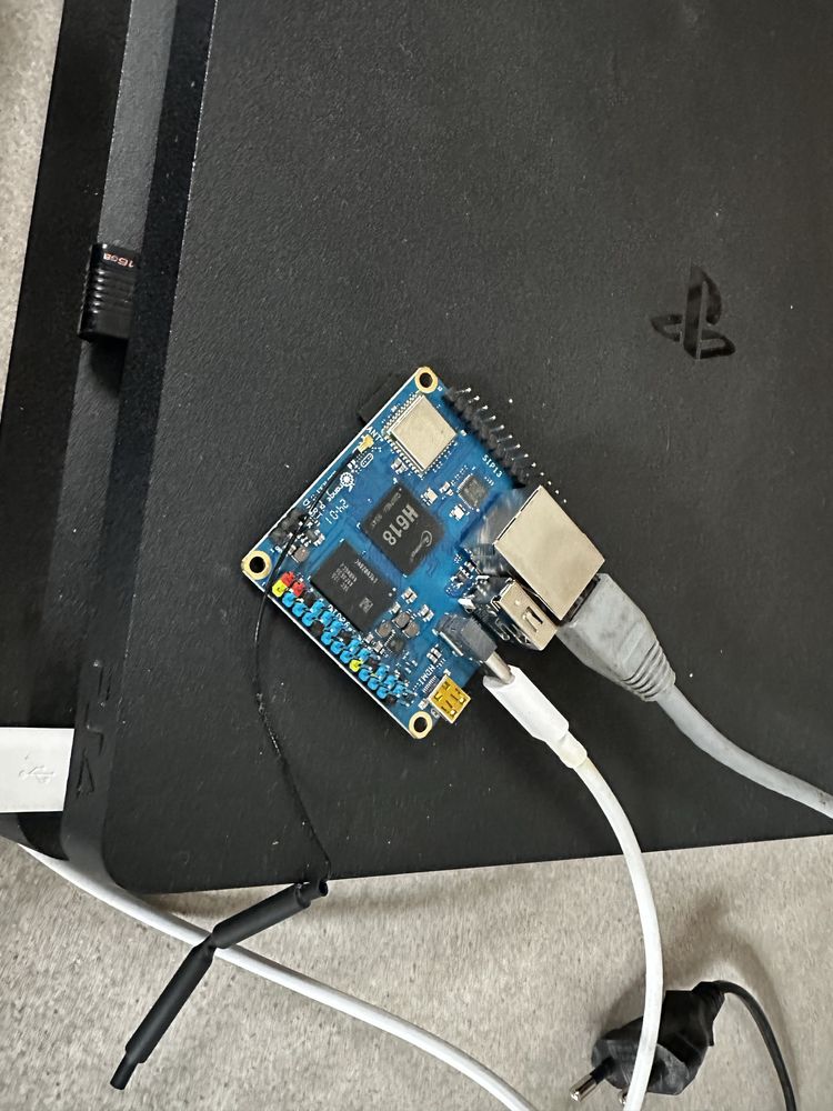 Playstation 4 desblo.keada, 1TB armazenamento com chip interno