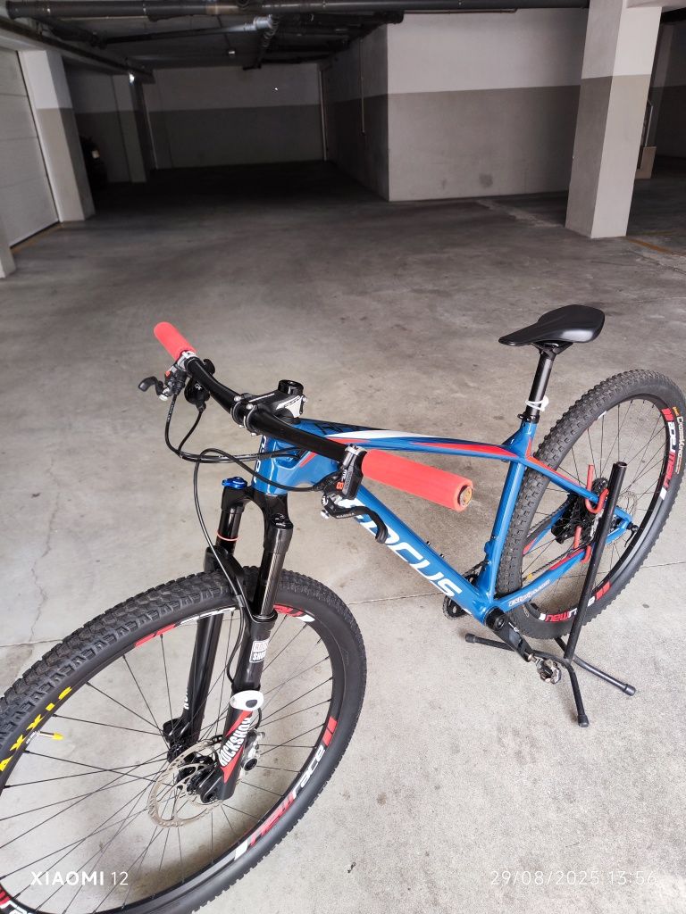 Bicicleta BTT 29 Focus Raven Carbono