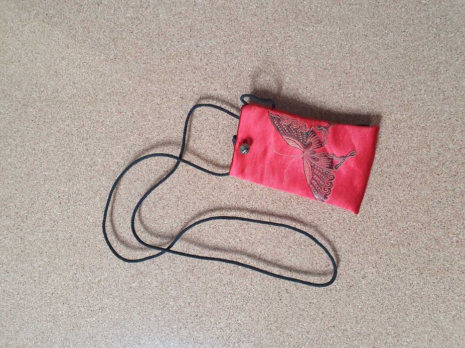 Mała czerwona torebka/saszetka w stylu chińskim