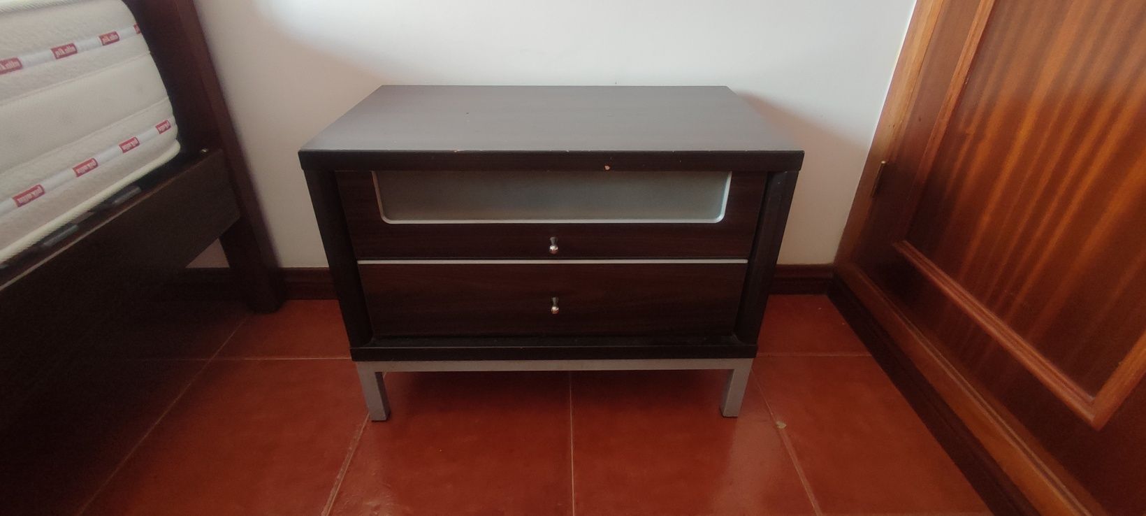 Mesa cabeceira  2 gavatas