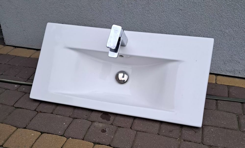 Umywalka + bateria 80 cm.